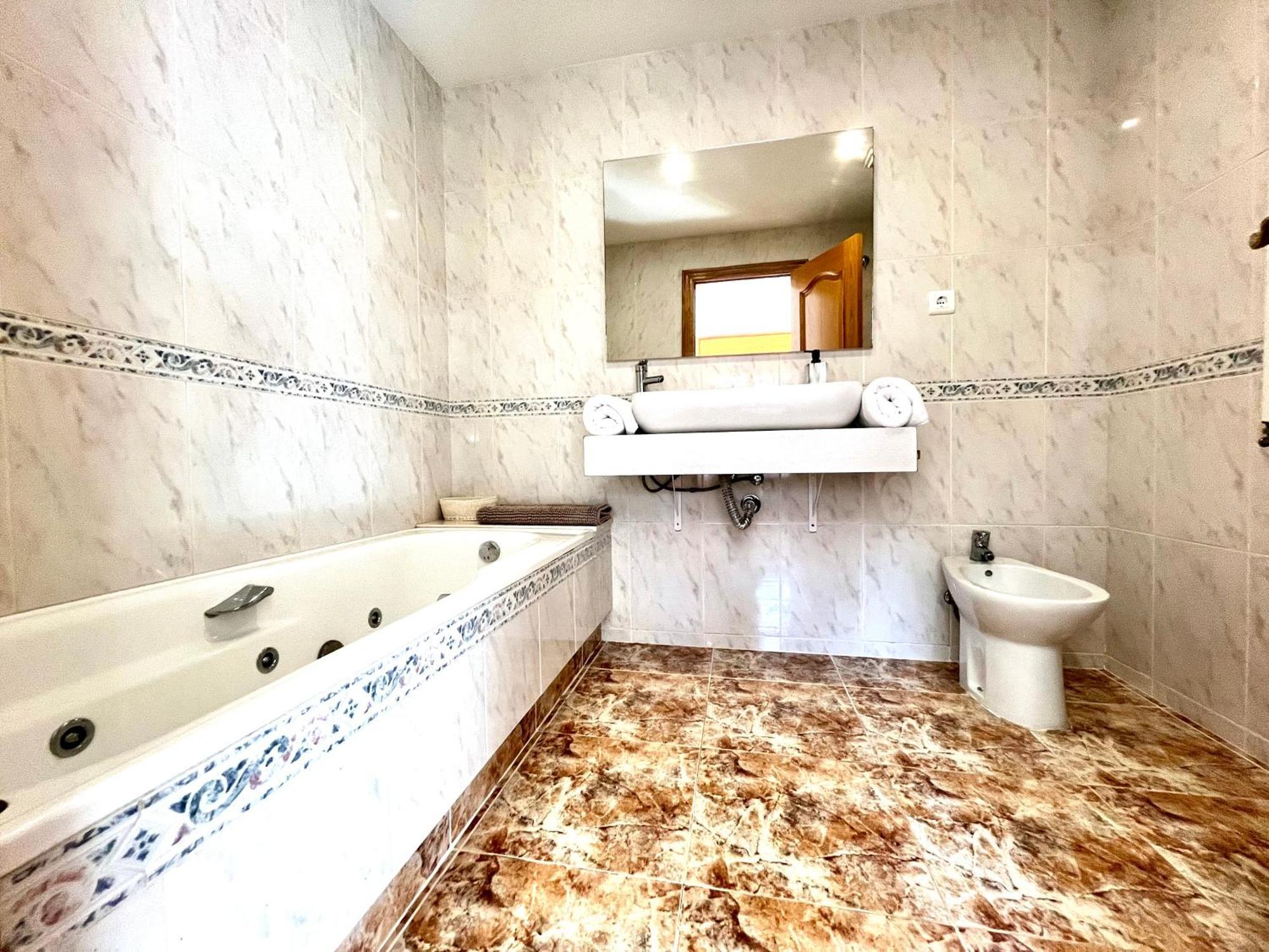 Amplio Apartamento, 5 Camas Сант Естеве Сесровирес Екстериор снимка